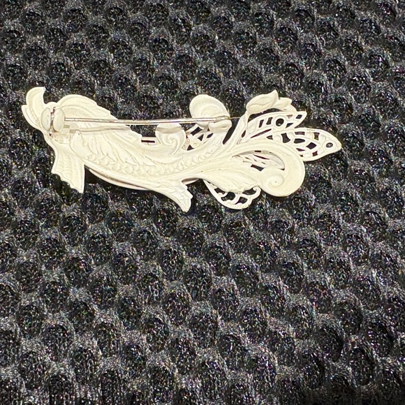 Vintage Filigree Koi Fish Brooch with Green & Blue Stone Accents - Picture 5 of 8